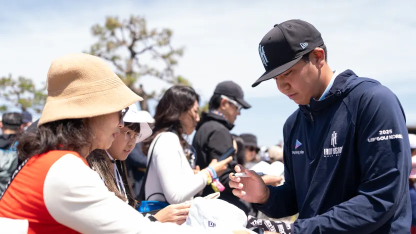 Yubin Jang of Iron Heads GC signs autographs for fans before the final round of LIV Golf Korea at Jack Nicklaus Golf Club on Sunday, May 04, 2025 in Incheon, South Korea. (Photo by Pedro Salado/LIV Golf)