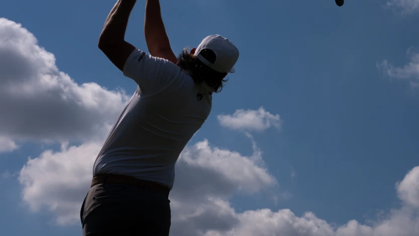 Captain Cameron Smith of Ripper GC hits his shot on the driving range before the quarterfinals of LIV Golf Team Championship Michigan at The Cardinal at Saint John’s on Friday, August 22, 2025 in Plymouth, MIchigan. (Photo by Pedro Salado/LIV Golf)