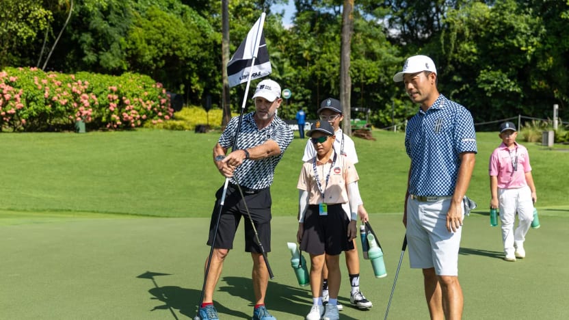 The junior golfers are seen with Captain Kevin Na of Iron Heads GC on the elevneth green during the green up initiative before the start of LIV Golf Singapore at Sentosa Golf Club on Wednesday, May 01, 2024 in Sentosa, Singapore. (Photo by Jon Ferrey/LIV Golf)