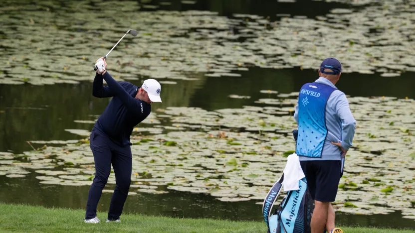 Sam Horsfield of Majesticks GC hits his shot on the first hole during the final round of LIV Golf United Kingdom at JCB Golf & Country Club on Sunday, July 27, 2025 in Rocester, England. (Photo by Matthew Harris/LIV Golf)