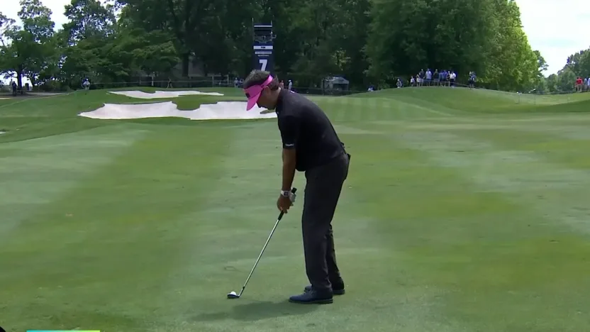 Bubba drops in for Birdie in Rd. 2!