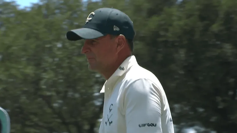 Texas wedge! Bland drains one in Rd. 2 from off the green