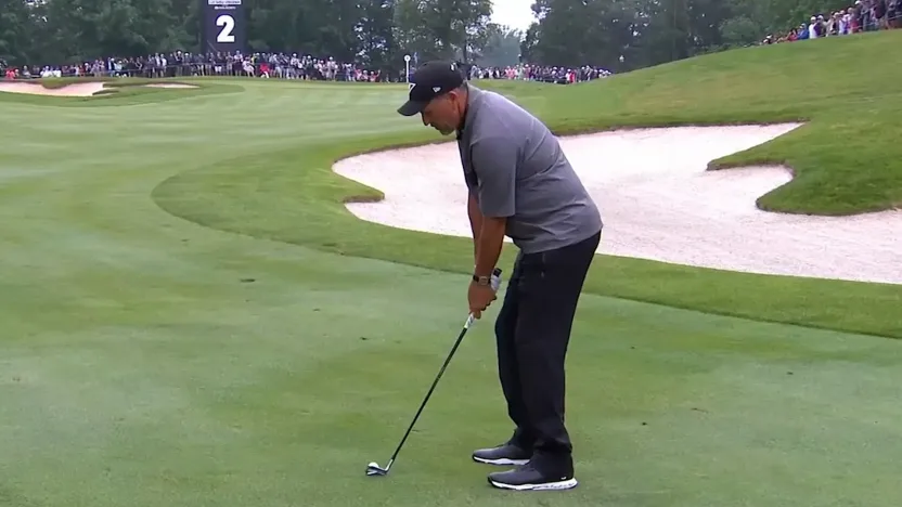 Early Birdie for Phil in the final round!