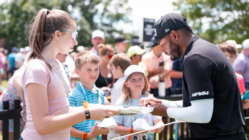 Sebastián Muñoz of Torque GC signs his autograph during the second round of LIV Golf Virginia at Robert Trent Jones Golf Club on Saturday, June 07, 2025 in Gainesville, Virginia. (Photo by Pedro Salado/LIV Golf)