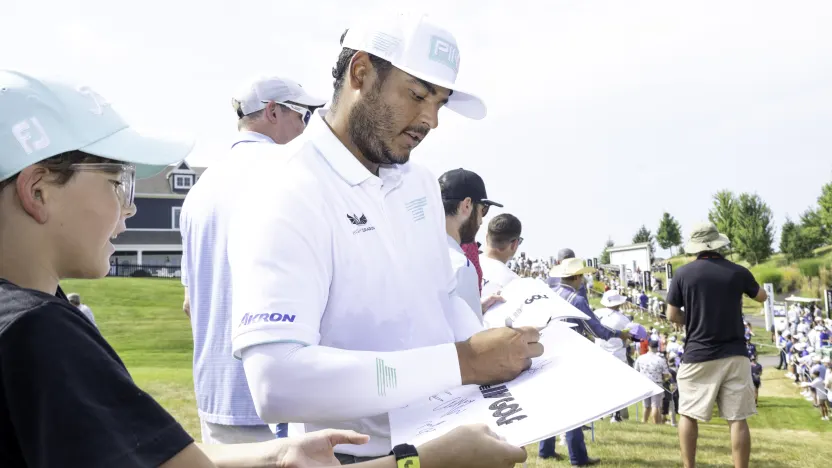 Muñoz fires 59 while Niemann, Rahm battle for Individual Championship in Rd. 1 at LIV Golf Indianapolis