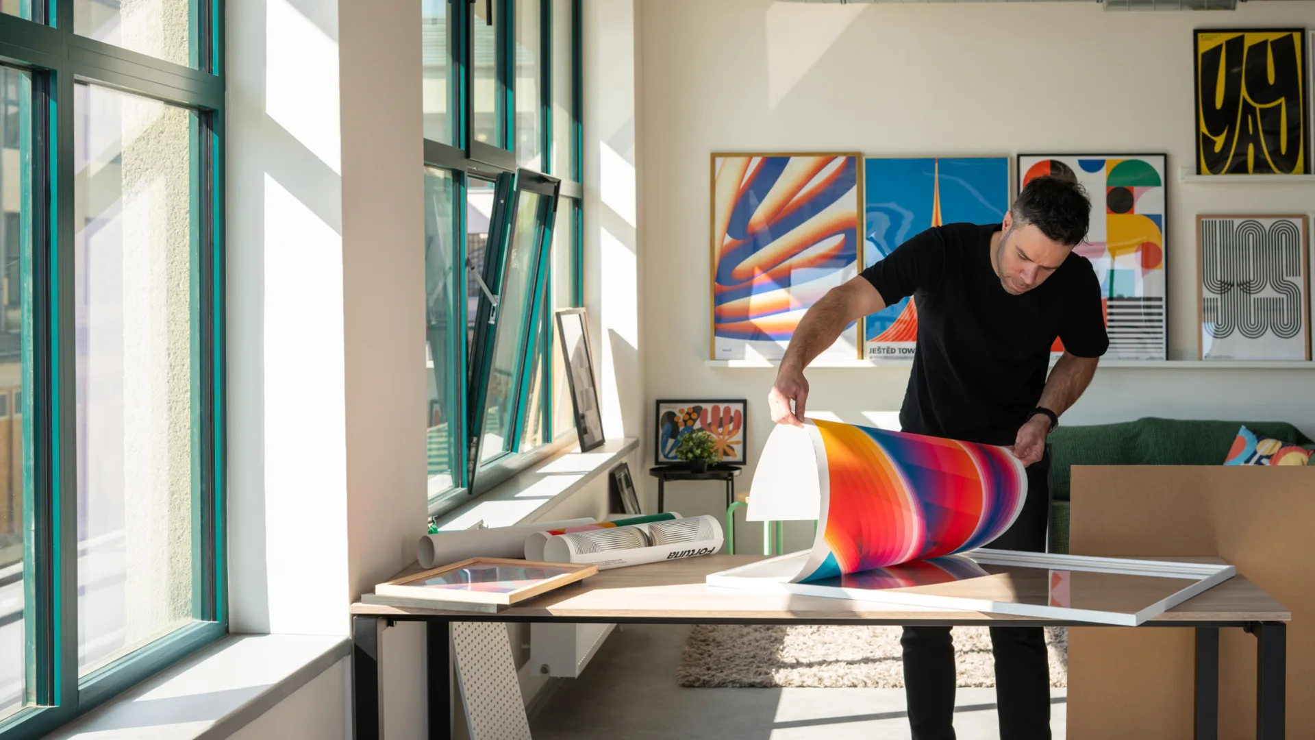 Artist-Page-Posterlad-Portrait-16_9